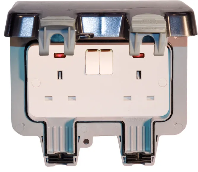 Masterplug IP66 13A Twin Exterior Switched Socket