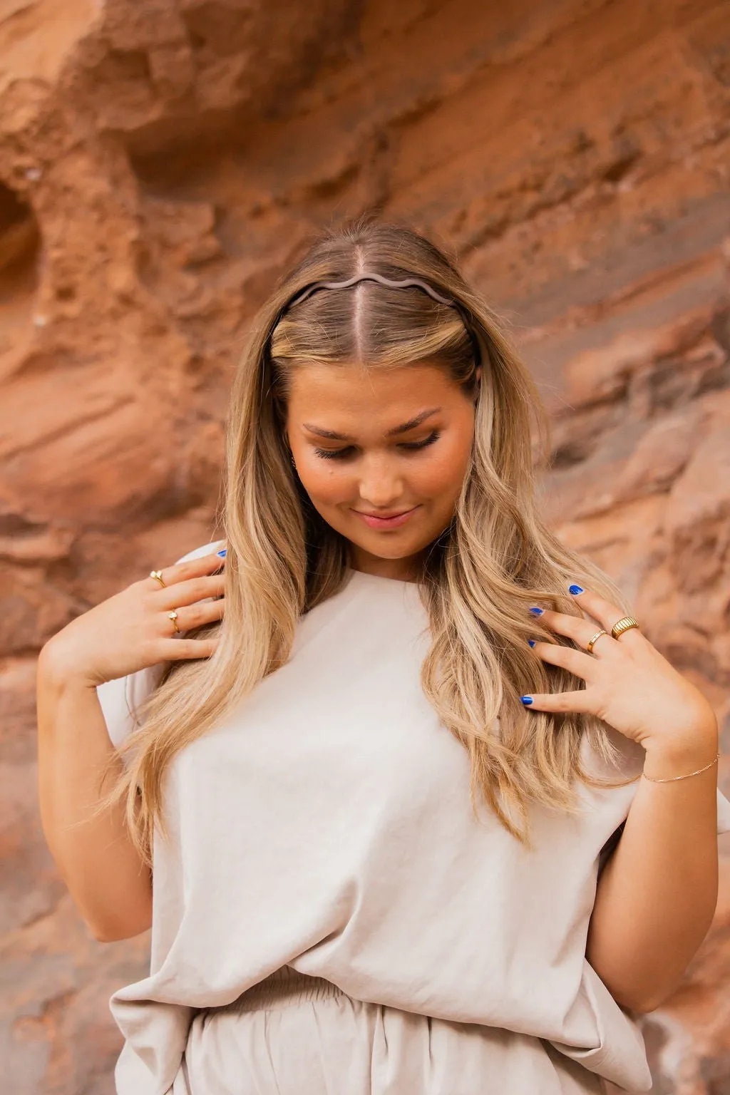 Wavy Brown Headband Andi